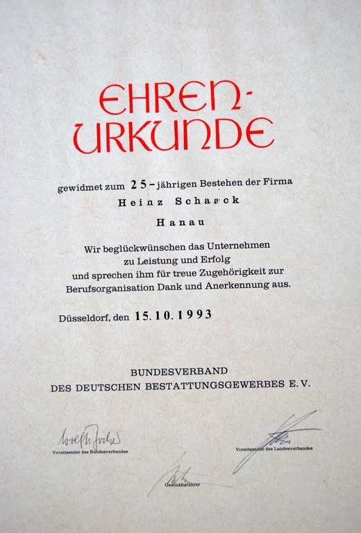 Ehrenurkunde des Bundesverbands der Deutschen Bestattungsgewerbe zum 25-jährigen Firmenjubiläum von Heinz Schaack Hanau